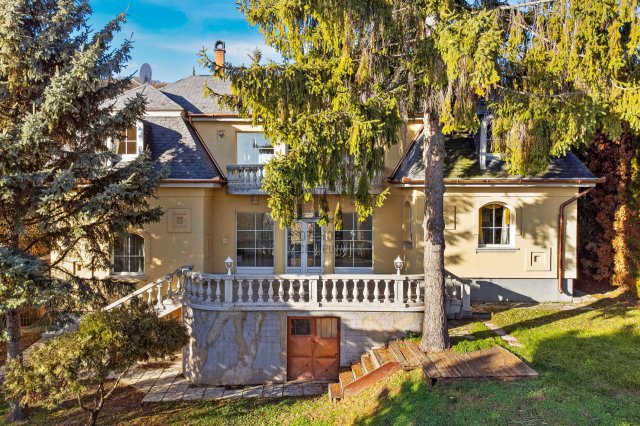 Eladó családi ház, Szentendrén 179.9 M Ft, 5 szobás