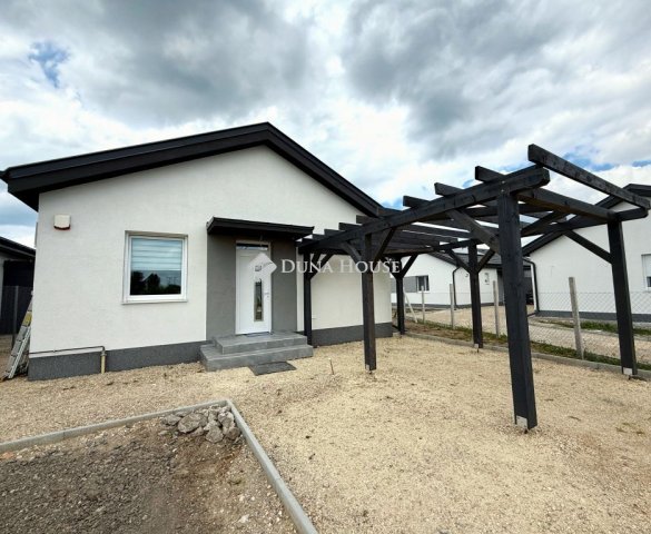 Eladó családi ház, Székesfehérvárott 98 M Ft, 4 szobás