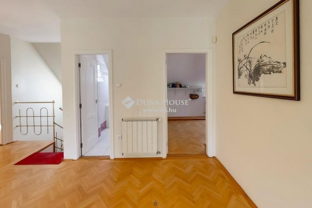 Eladó családi ház, Budapesten, II. kerületben 335.32 M Ft