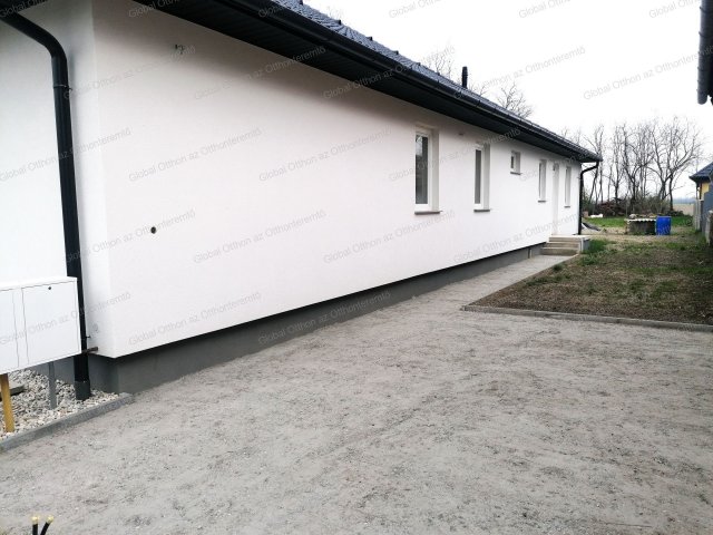 Eladó ikerház, Kimlén 49.5 M Ft, 4 szobás / költözzbe.hu