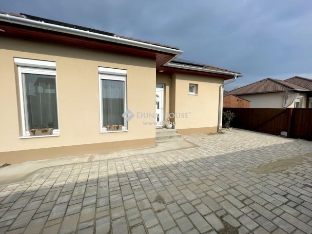 Eladó családi ház, Kecskeméten 87.9 M Ft, 4 szobás
