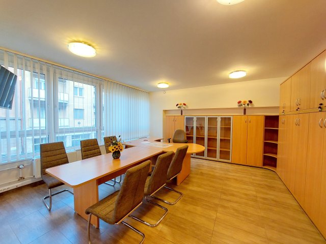 Kiadó iroda, Szegeden 298 E Ft / hó, 4 szobás