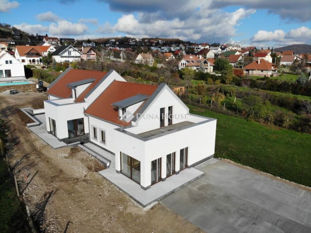 Eladó ikerház, Balatonfüreden 259 M Ft, 4 szobás