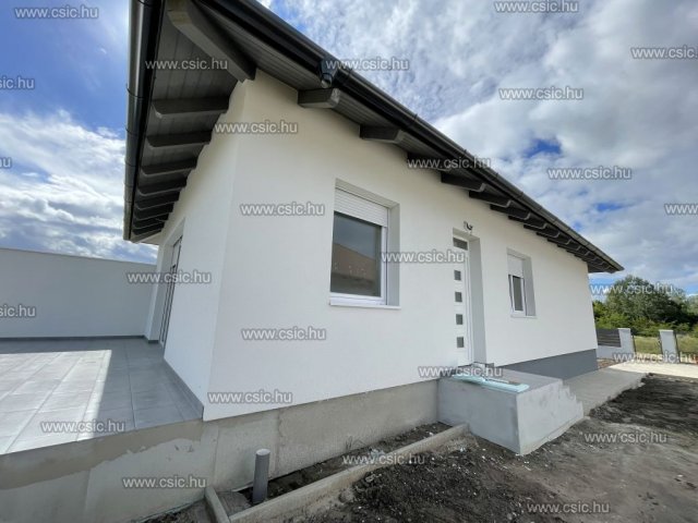 Eladó ikerház, Vácrátóton 75.8 M Ft, 4 szobás