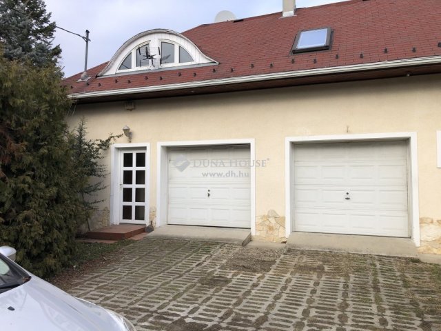 Eladó téglalakás, Szentendrén 105 M Ft, 4 szobás