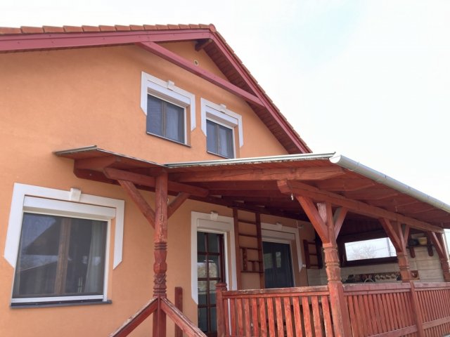 Eladó családi ház, Kulcson 92.9 M Ft, 5 szobás