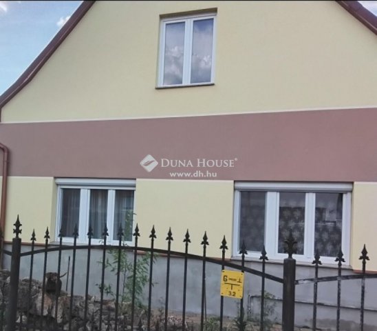 Eladó családi ház, Debrecenben 220 M Ft, 7 szobás