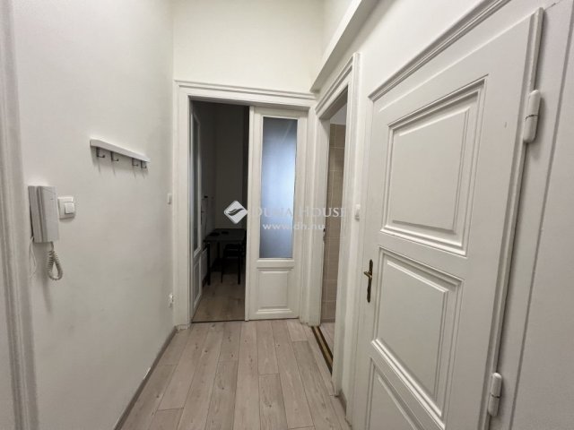 Eladó téglalakás, Budapesten, VI. kerületben 139 M Ft, 3 szobás
