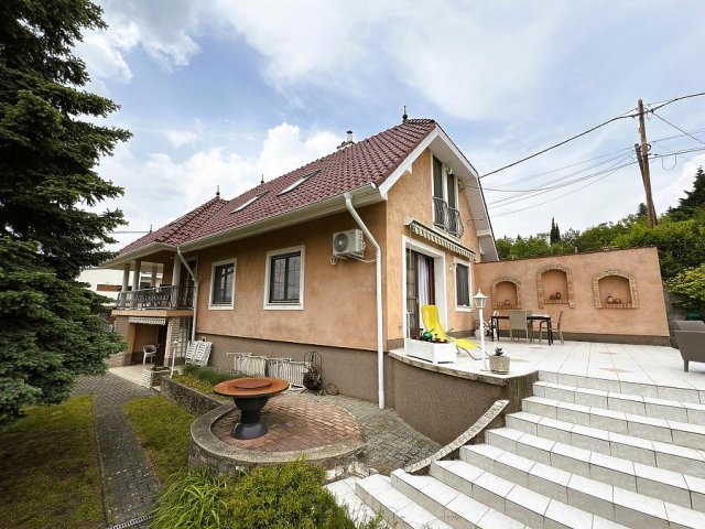 Eladó családi ház, Szentendrén 169 M Ft, 6 szobás