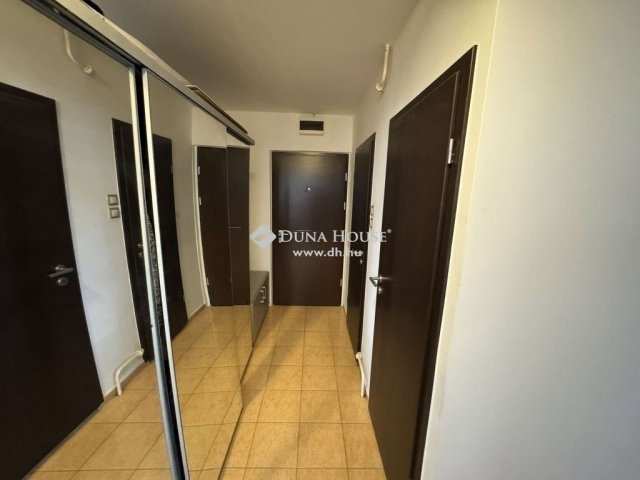 Eladó panellakás, Pécsett 39.9 M Ft, 2 szobás