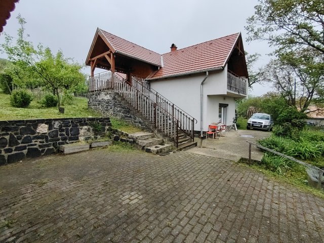 Eladó nyaraló, Lesenceistvándon 84.9 M Ft, 2 szobás