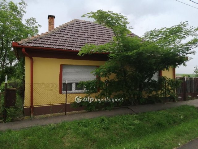 Eladó családi ház, Halmajugrán 18 M Ft, 3 szobás