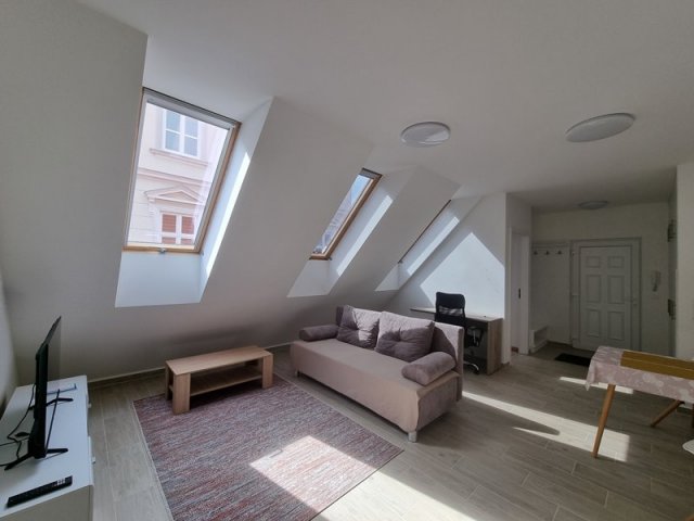 Kiadó téglalakás, albérlet, Pécsett 260 E Ft / hó, 3 szobás