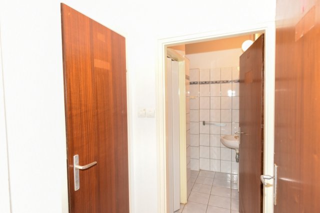 Eladó üzlethelyiség, Veszprémben 49.8 M Ft, 5 szobás