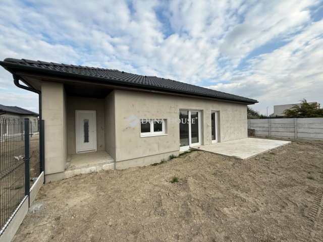 Eladó családi ház, Mosonmagyaróváron 77.9 M Ft, 3 szobás