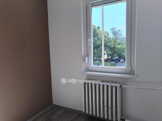 Eladó panellakás, Budapesten, III. kerületben 66.5 M Ft