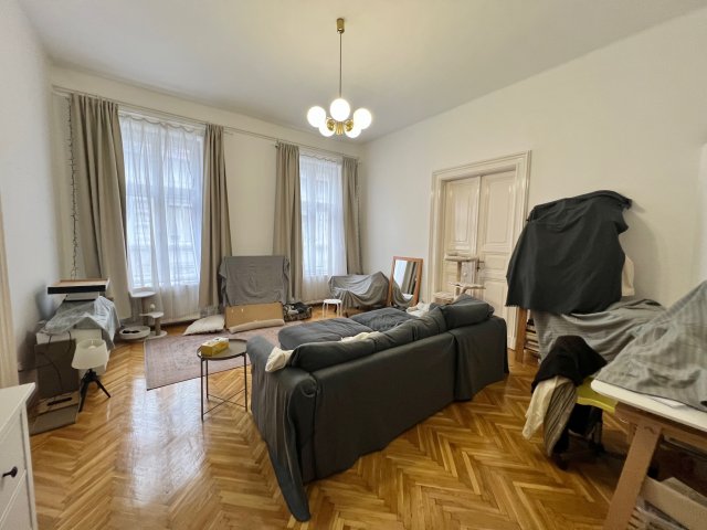 Eladó téglalakás, Budapesten, VI. kerületben, Nagymező utcában