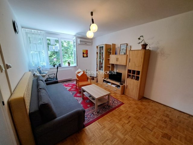 Eladó téglalakás, Szegeden 39.9 M Ft, 2 szobás