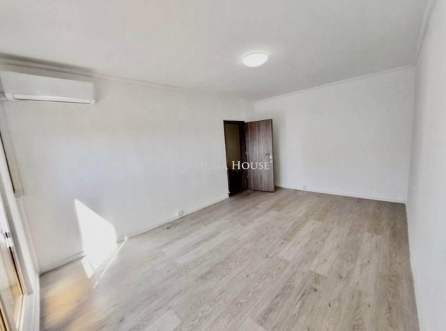 Eladó panellakás, Pécsett 49 M Ft, 2 szobás