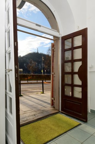 Eladó üzlethelyiség, Budapesten, V. kerületben, Belgrád rakparton