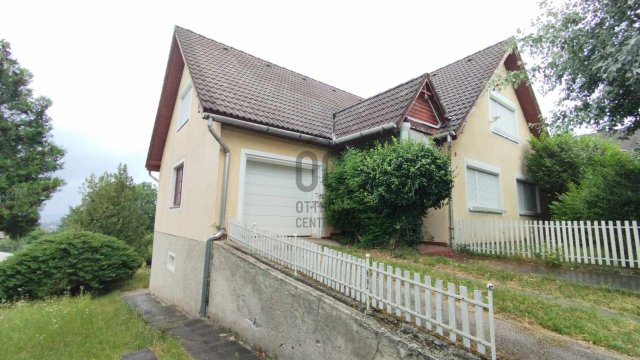 Eladó családi ház, Ajkán 74.9 M Ft, 5 szobás