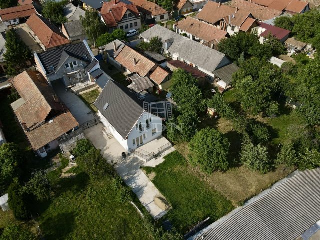 Eladó ikerház, Gyöngyösön 59.9 M Ft, 5 szobás