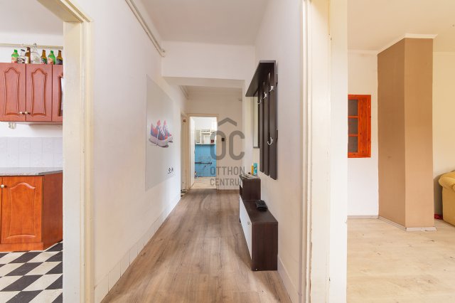 Eladó családi ház, Vácon 39.9 M Ft, 2 szobás