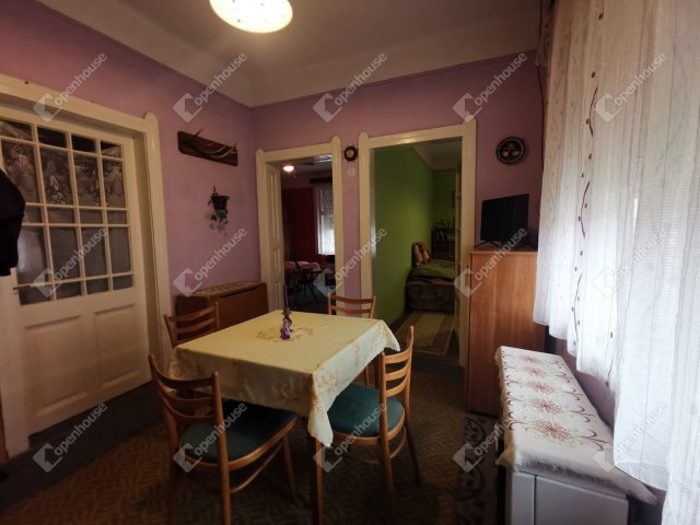 Eladó családi ház, Segesden 20 M Ft, 4 szobás