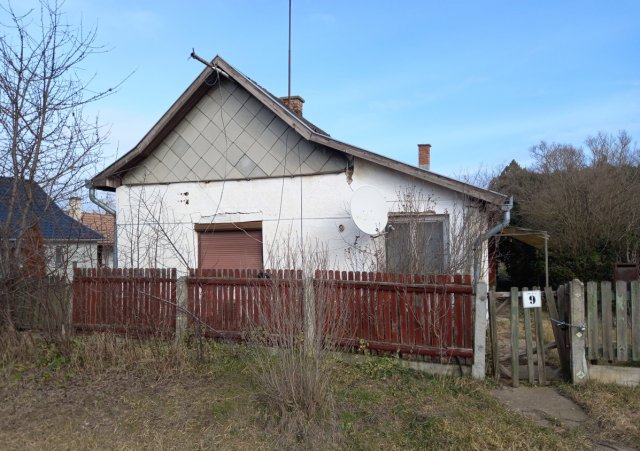 Eladó családi ház, Nádudvaron 4.5 M Ft, 1+1 szobás
