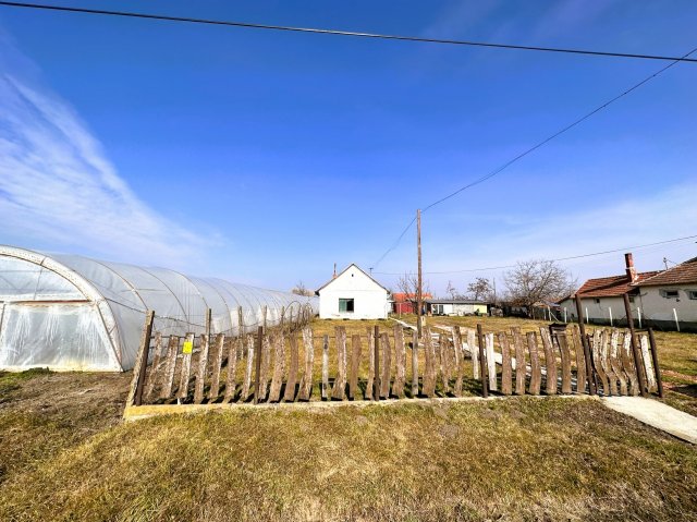 Eladó családi ház, Kötegyánon 9 M Ft, 2 szobás