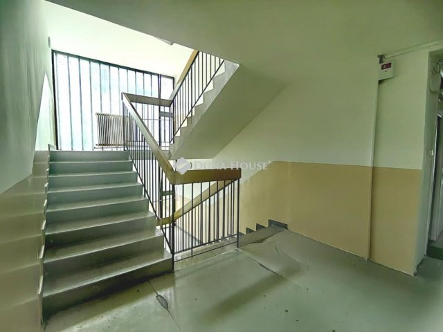Eladó panellakás, Szekszárdon 18.5 M Ft, 1 szobás