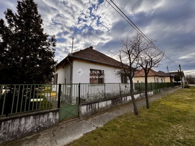 Eladó családi ház, Tápióságon 18 M Ft, 3 szobás