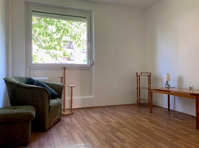 Kiadó panellakás, albérlet, Pécsett 200 E Ft / hó, 2 szobás