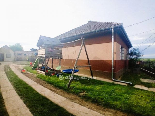 Eladó családi ház, Valkón 49.5 M Ft, 3 szobás