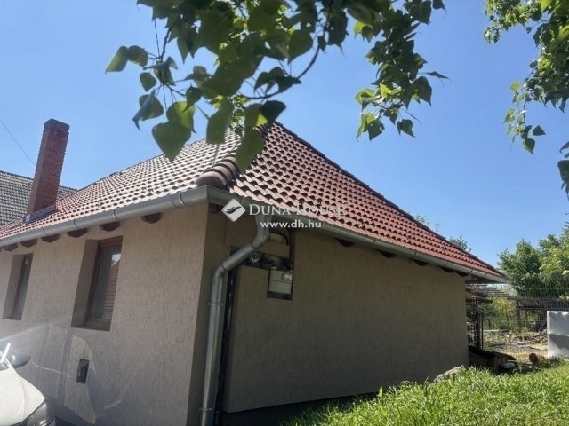 Eladó családi ház, Pécsett 39.9 M Ft, 2 szobás