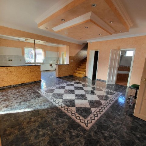 Eladó családi ház, Debrecenben 79.99 M Ft, 5 szobás
