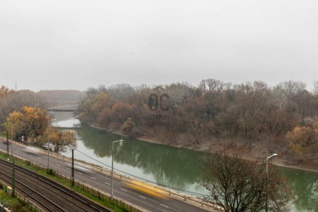 Eladó téglalakás, Budapesten, III. kerületben 130 M Ft, 2 szobás