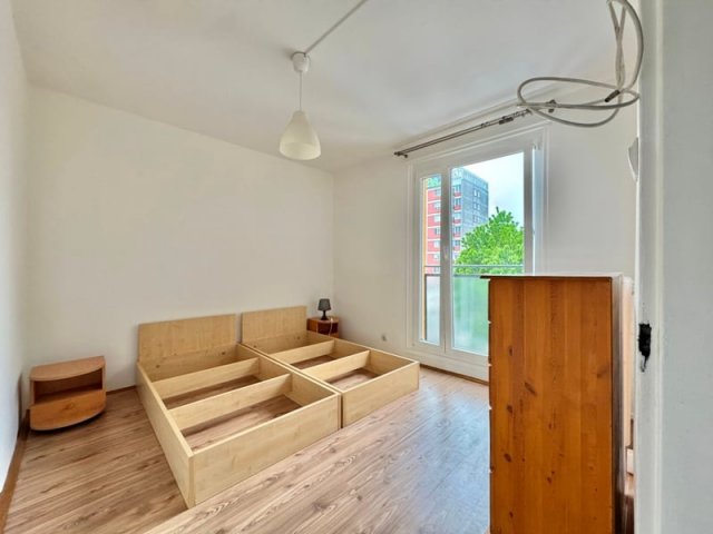 Kiadó panellakás, albérlet, Pécsett 130 E Ft / hó, 2 szobás