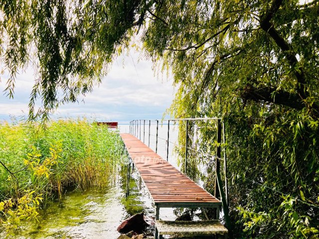 Eladó nyaraló, Balatonkenesén 214 M Ft, 2+3 szobás