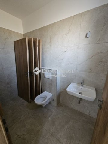 Eladó családi ház, Pécsett 124.9 M Ft, 4 szobás