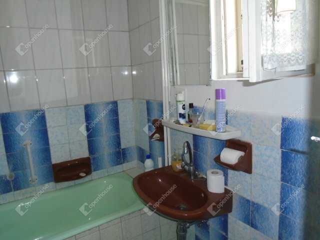Eladó családi ház, Cserkeszőlőn 13.5 M Ft, 1 szobás