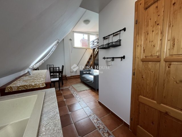 Eladó családi ház, Veszprémben 80 M Ft, 3 szobás