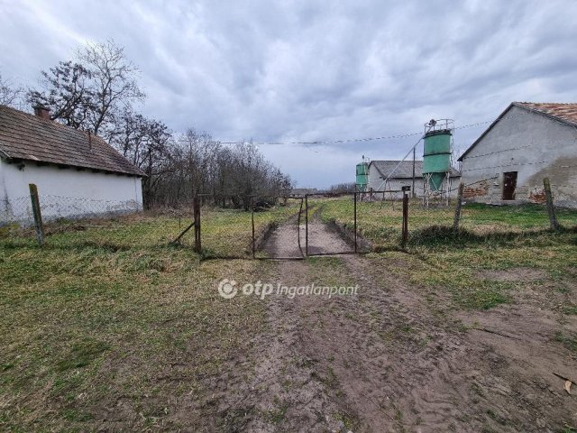 Eladó ipari ingatlan, Mezőfalván 130 M Ft / költözzbe.hu