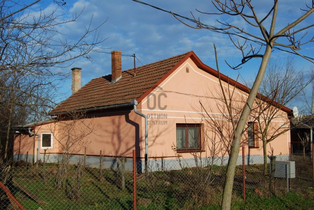 Eladó családi ház, Jászkarajenőn 15 M Ft, 3 szobás