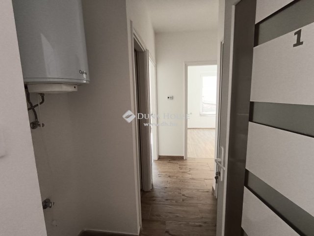 Eladó téglalakás, Cegléden 48 M Ft, 3 szobás