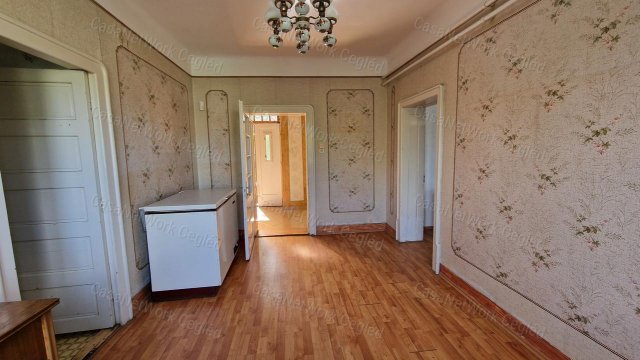 Eladó családi ház, Törtelen 25 M Ft, 3 szobás