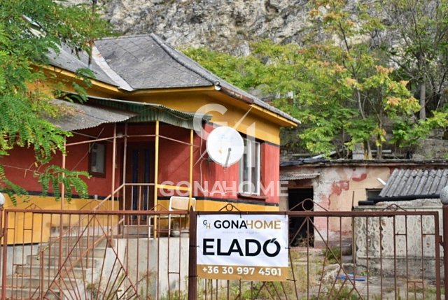 Eladó családi ház, Várpalotán 25 M Ft, 2+1 szobás