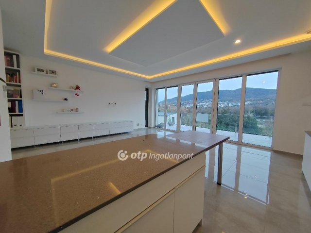 Eladó téglalakás, Budapesten, III. kerületben 164.9 M Ft