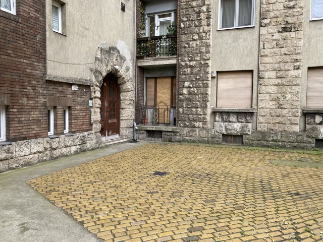 Eladó téglalakás, Budapesten, VI. kerületben 69 M Ft, 2 szobás