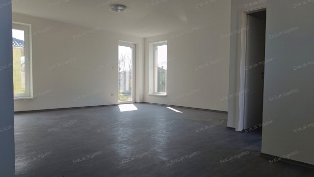 Eladó ikerház, Vámosszabadin 89 M Ft, 4 szobás